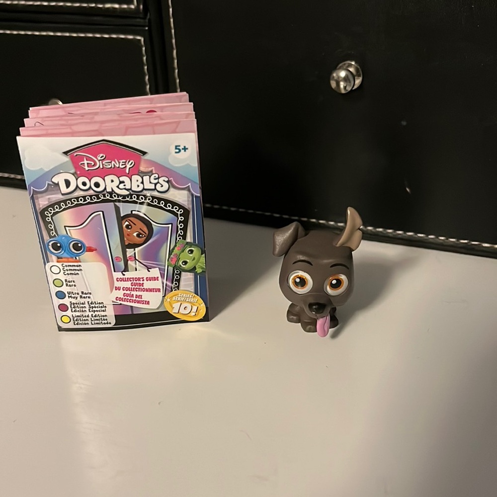 Disney doorables series 10 Dante